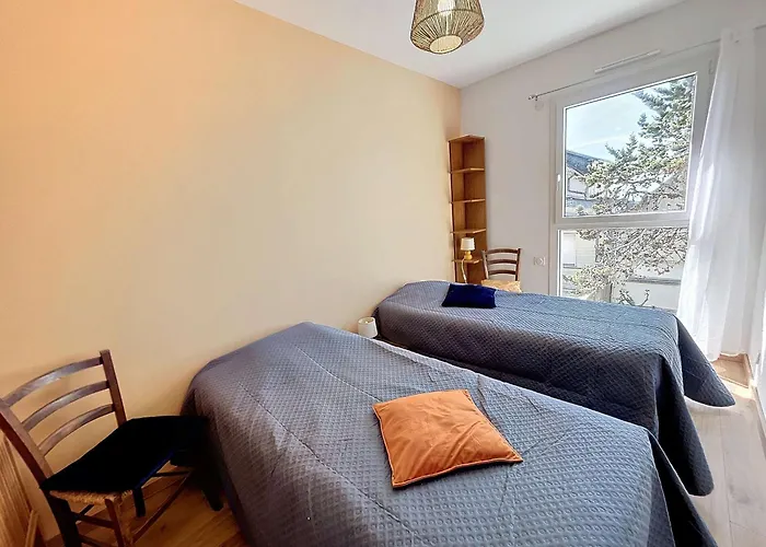 Moderne 5 Au Bord De La Avec Parking Inclus - Fr-1-361-540 *